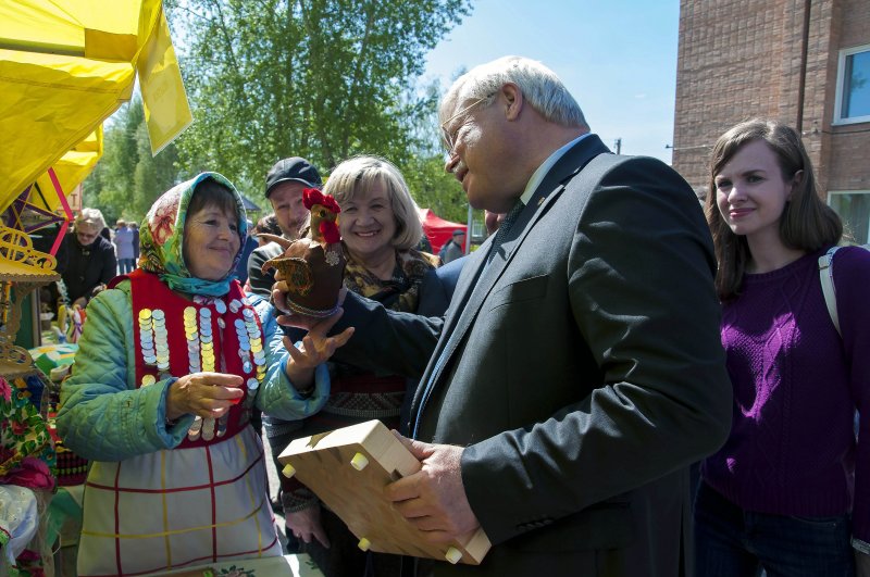 Барахолка подгорное. Интересные конкурсы на день села творческие.