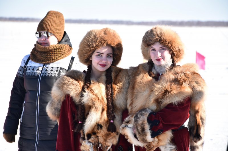 Погода белый яр томская область. Девушки в белом Яре Верхнекетского района. Селькупы с Верхнекетского района Томской области. Верхнекетский район население. Яковлева Светлана Верхнекетский район белый Яр.