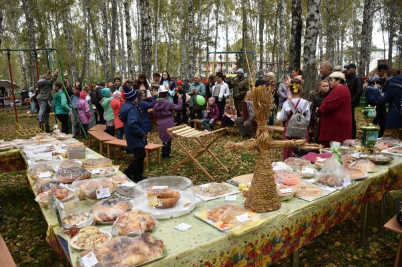 Погода в кожевниково томской. Кожевниково Томская область праздник хлеба. Каравай парк Кожевниково. Загородный парк праздник хлеба. Парк в Кожевниково Томской области.