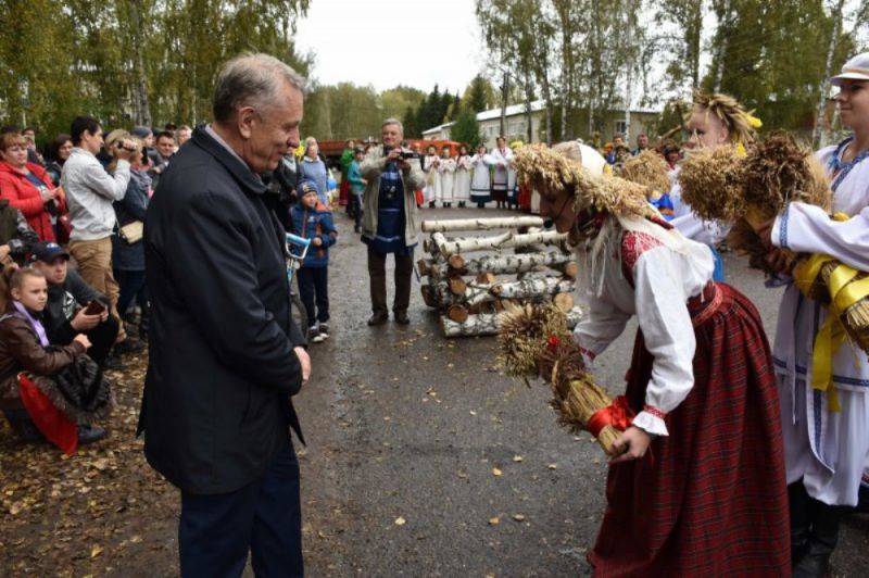 Погода в кожевниково томской. Зимовец Иван Кожевниково Томской области. Праздник хлеба Кожевниковский район 2018 г.. Праздник хлеба Димитровград. Зимовец Кожевниково Томской области.